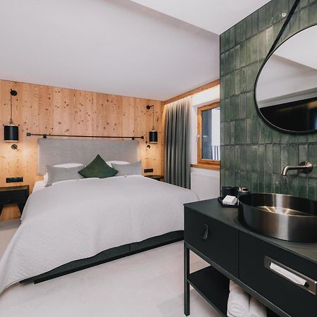 Alpinlounge Raetia Appartements Ischgl Exterior photo