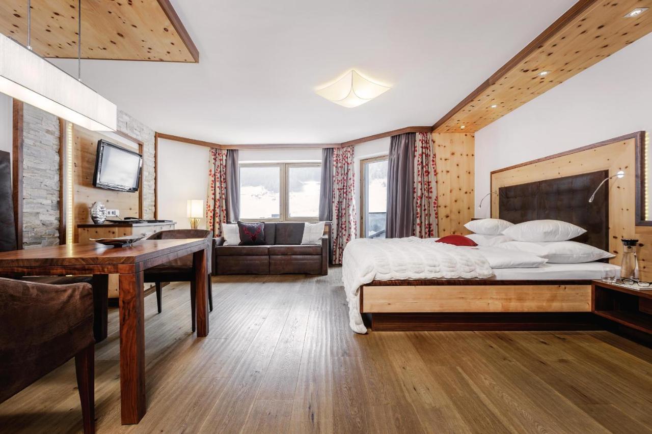 Alpinlounge Raetia Appartements Ischgl Exterior photo