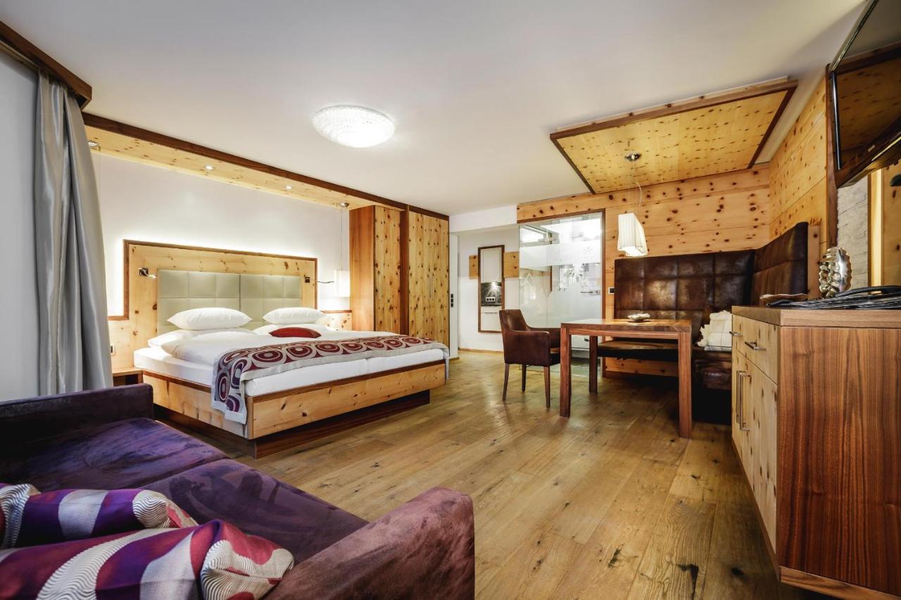 Alpinlounge Raetia Appartements Ischgl Exterior photo